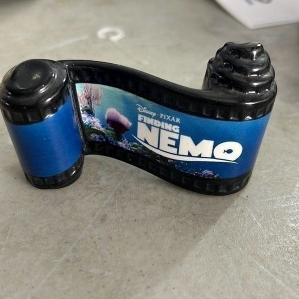 WDCC DISNEY FINDING NEMO MOVIE‎ TITLE SCROLL.
